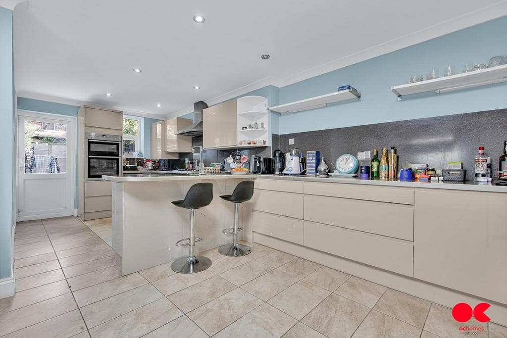 Streatfeild Avenue, East Ham E6 - Image 3