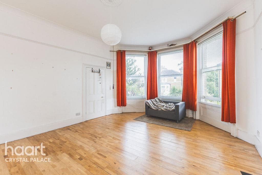 View property at 15 Anerley Park, London SE20 8NF