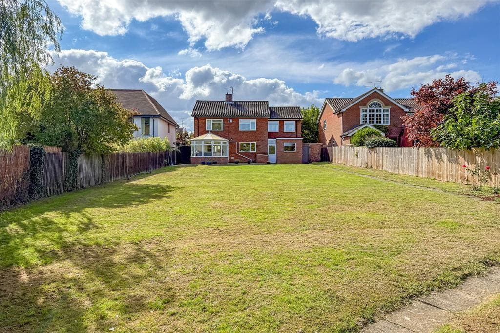 View property at Tuffnells Way, Harpenden, Hertfordshire, AL5