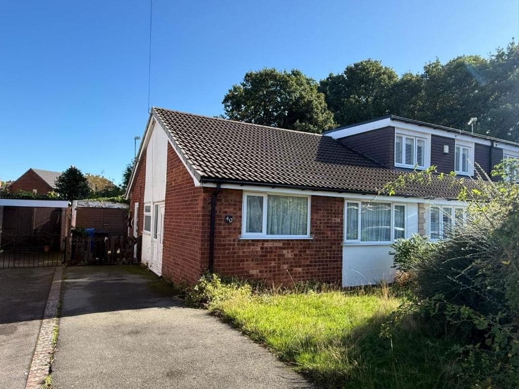 View property at 40 St. Johns Road, Essington, Wolverhampton, WV11 2BY
