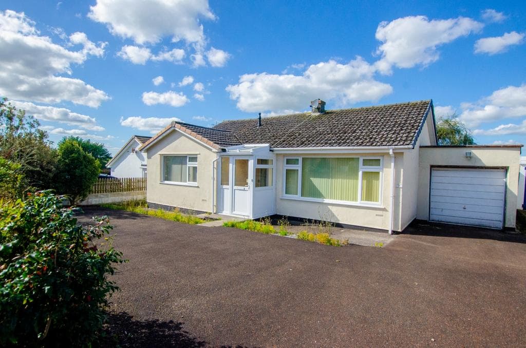 View property at 1 Whitestone Crescent, Bodmin, PL31 1PF