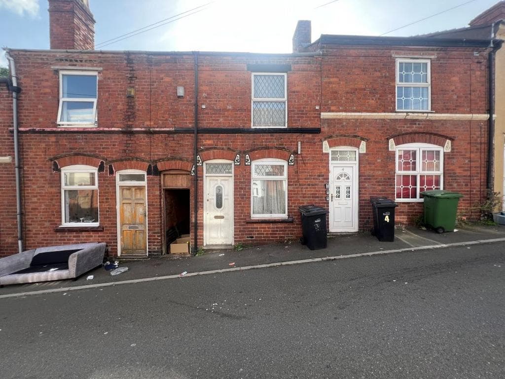 View property at 3 Lloyd Street, Dudley, DY2 8NG