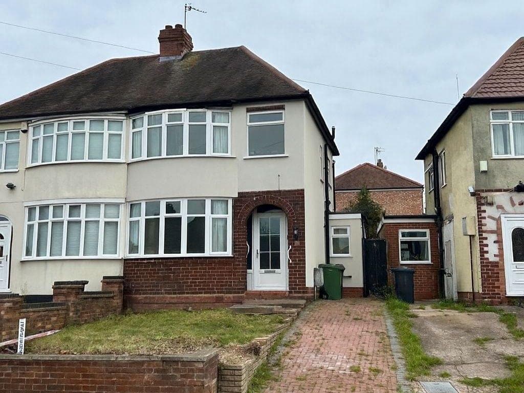 View property at 89 Lynton Avenue, Wolverhampton, WV6 9NQ