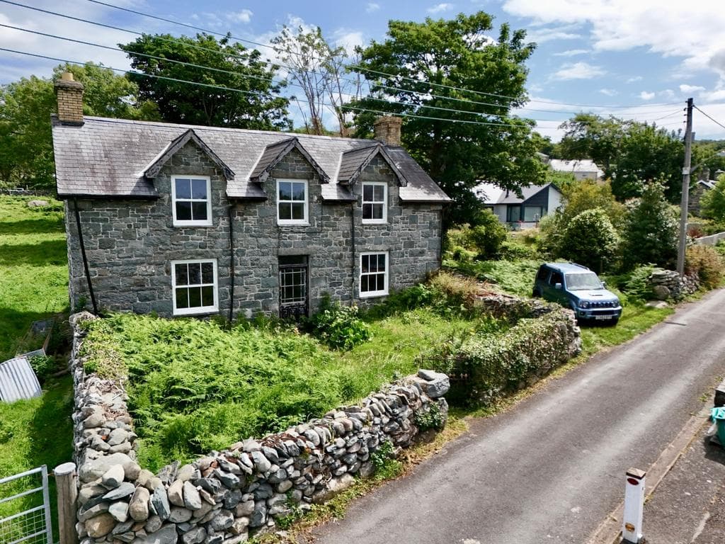 View property at Pentre Canol Farm House, Dyffryn Ardudwy, LL44 2ET