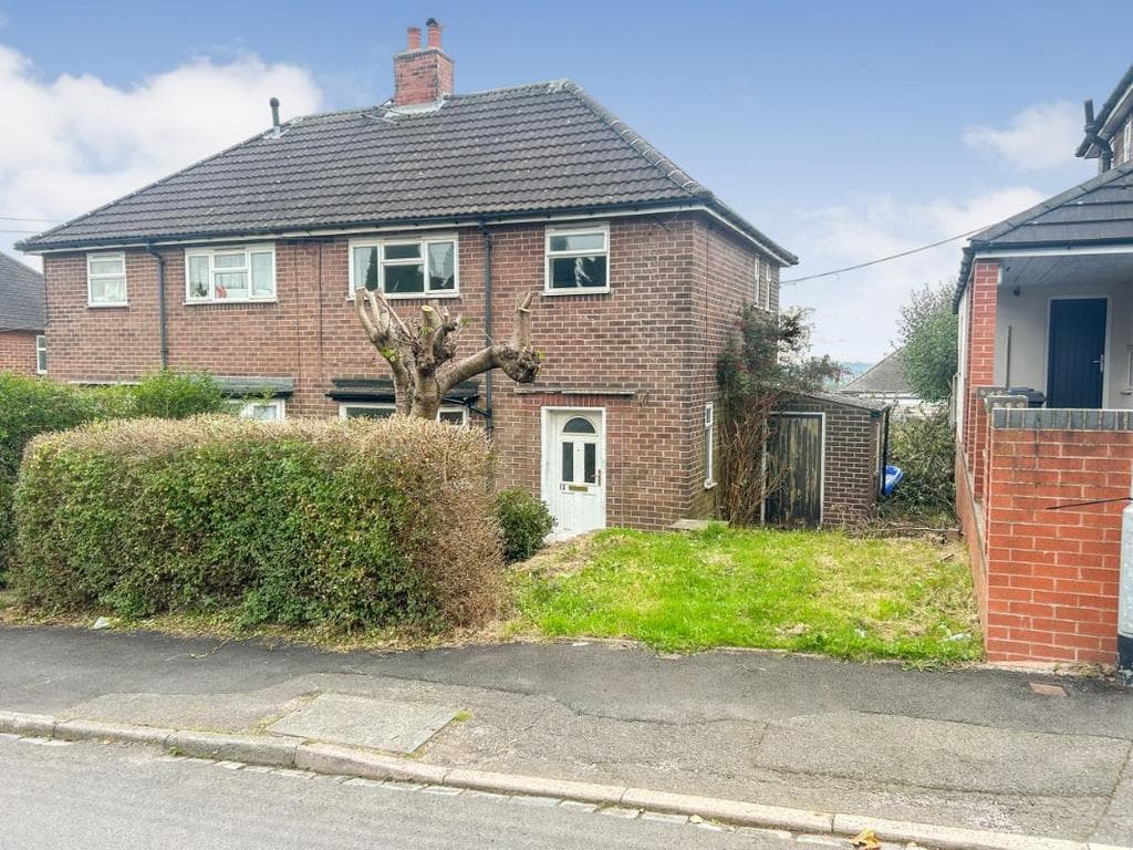View property at 11 Gainsborough Road, Newcastle-under-Lyme, Staffordshire, ST5 7LF