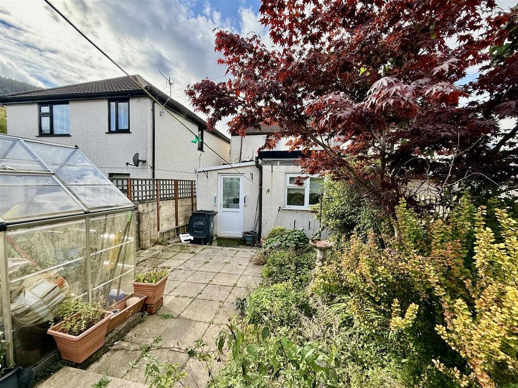 View property at Aman Court, Aberdare CF44