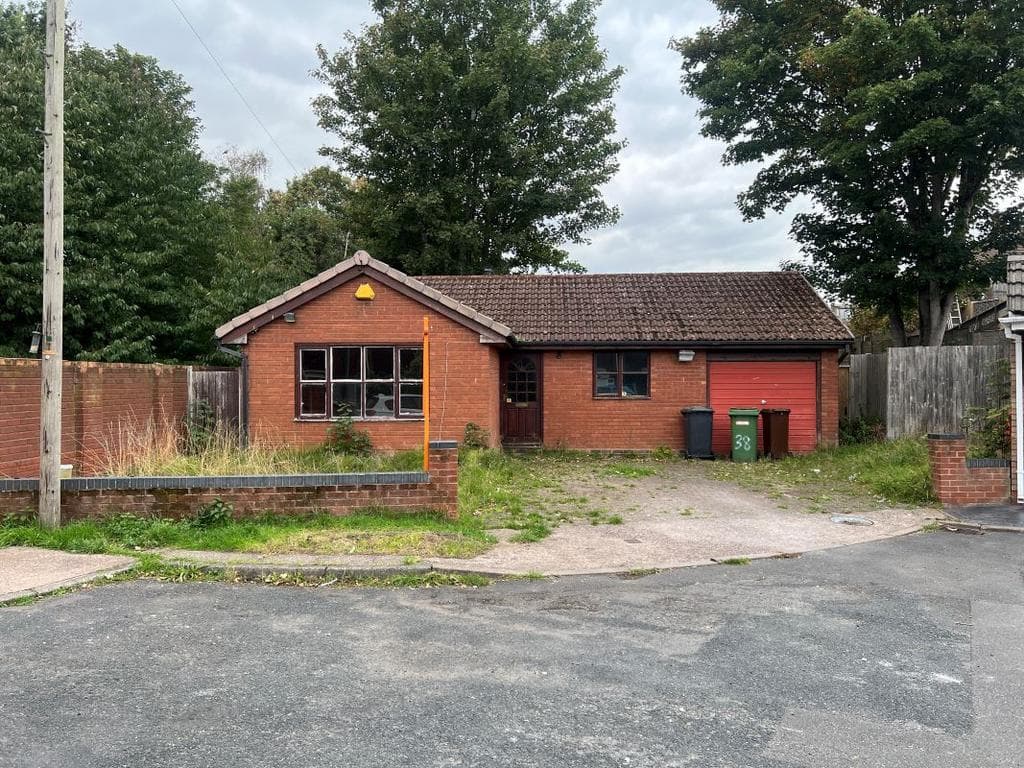 View property at 38 Milcote Drive, Willenhall, WV13 3QN