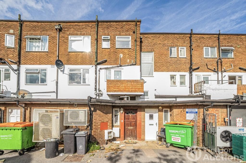 View property at Watling Street, Chatham, Kent