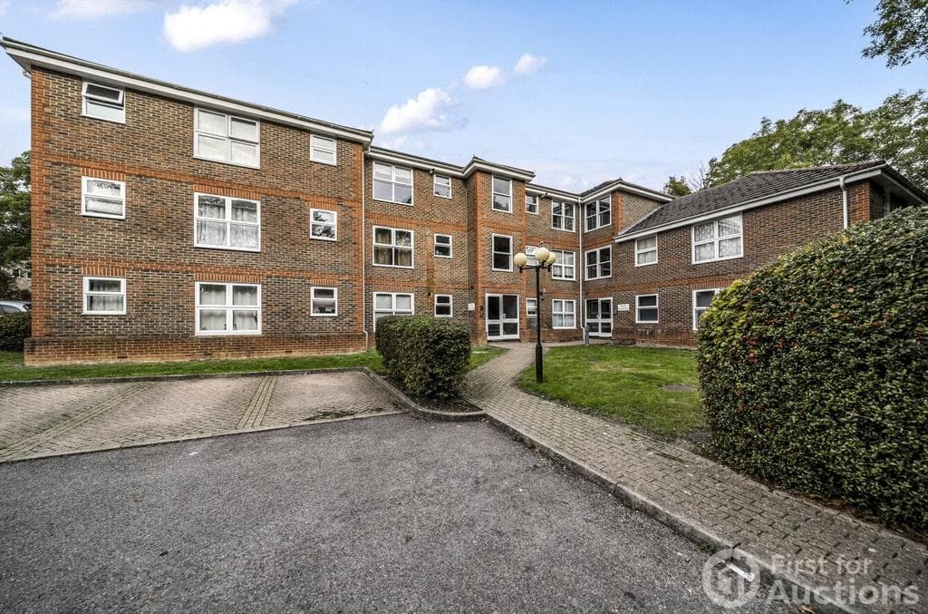 View property at Warren Down, Bracknell, Berkshire