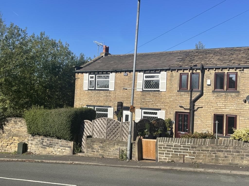 View property at 1 Doctors Row, Huddersfield