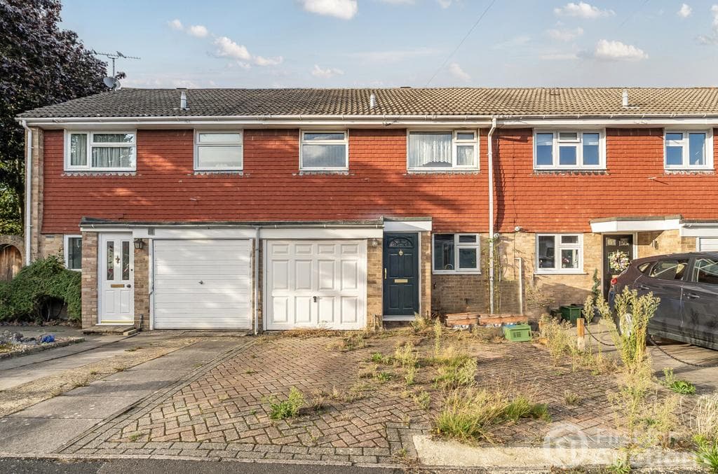 View property at Highclere Road, Aldershot, Hampshire