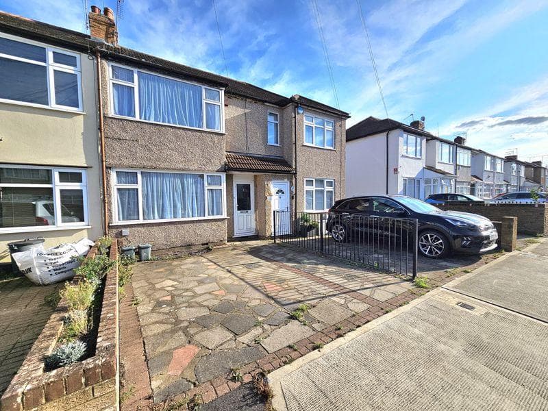 Oakleigh Road, Uxbridge, UB10 - Image 1