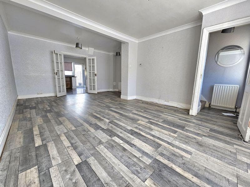 Oakleigh Road, Uxbridge, UB10 - Image 3
