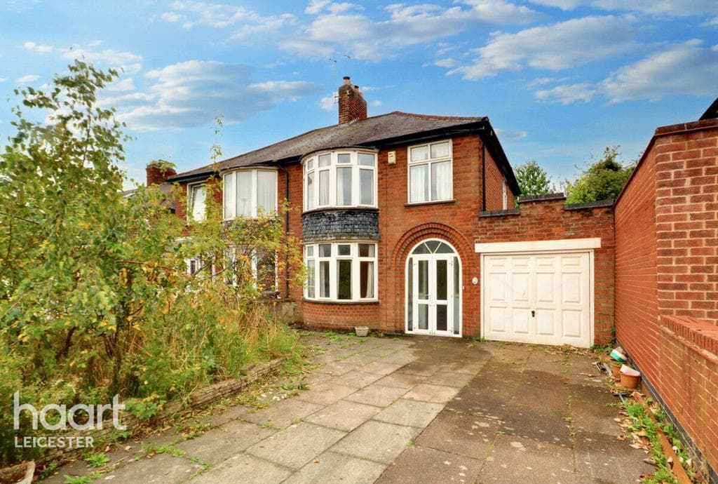 View property at Beaumont Leys Lane, Leicester