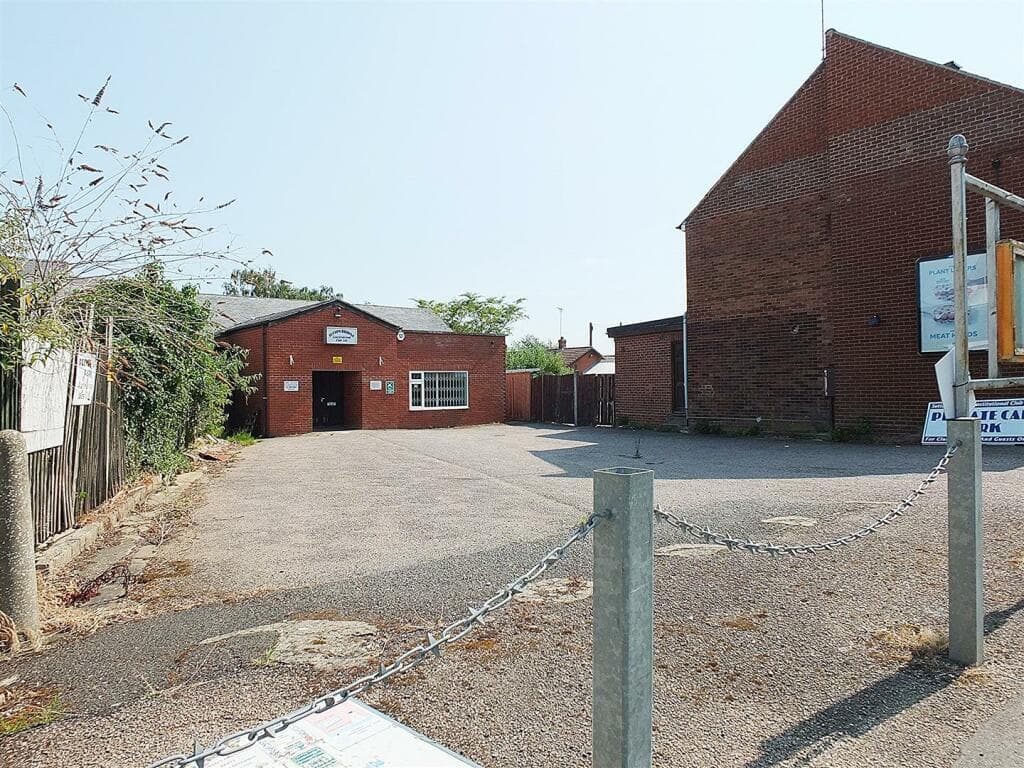 Next to 112 Bridge Road, Sutton Bridge, Spalding - Image 1