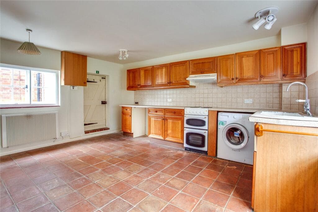 Turville, Henley-on-Thames, Oxfordshire, RG9 - Image 6