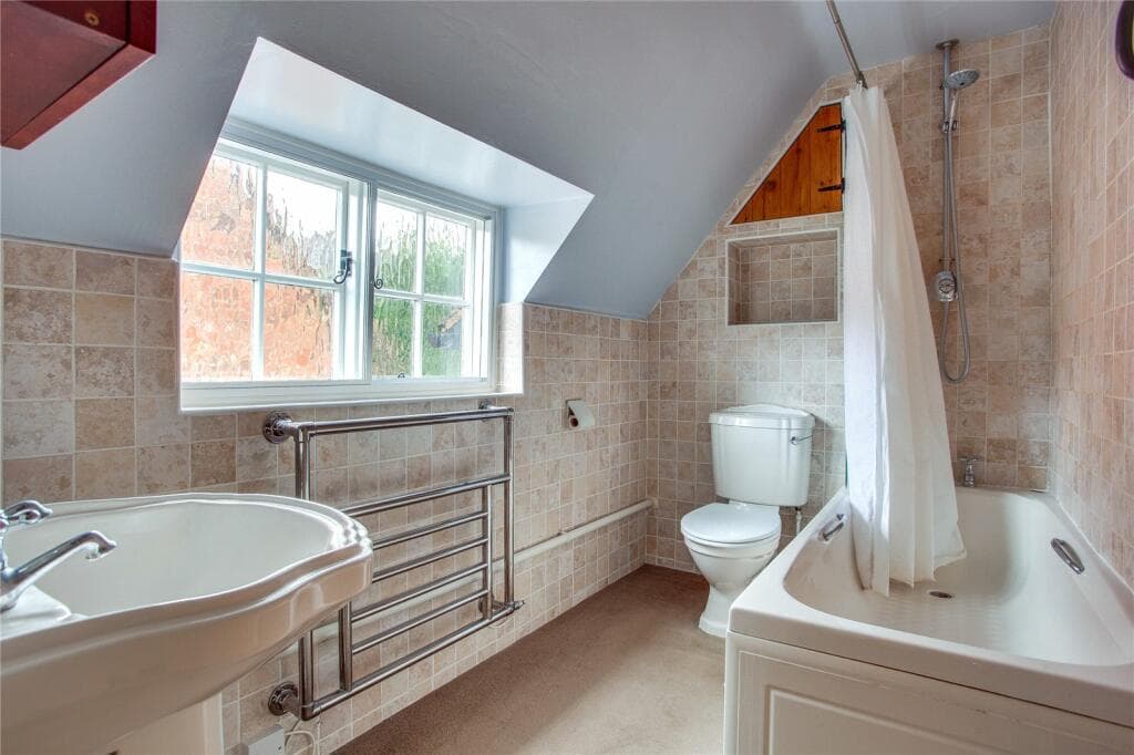 Turville, Henley-on-Thames, Oxfordshire, RG9 - Image 8