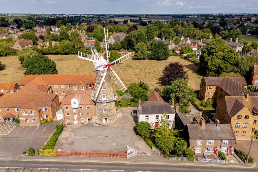 Maud Foster Mill, Willoughby Road - Image 1