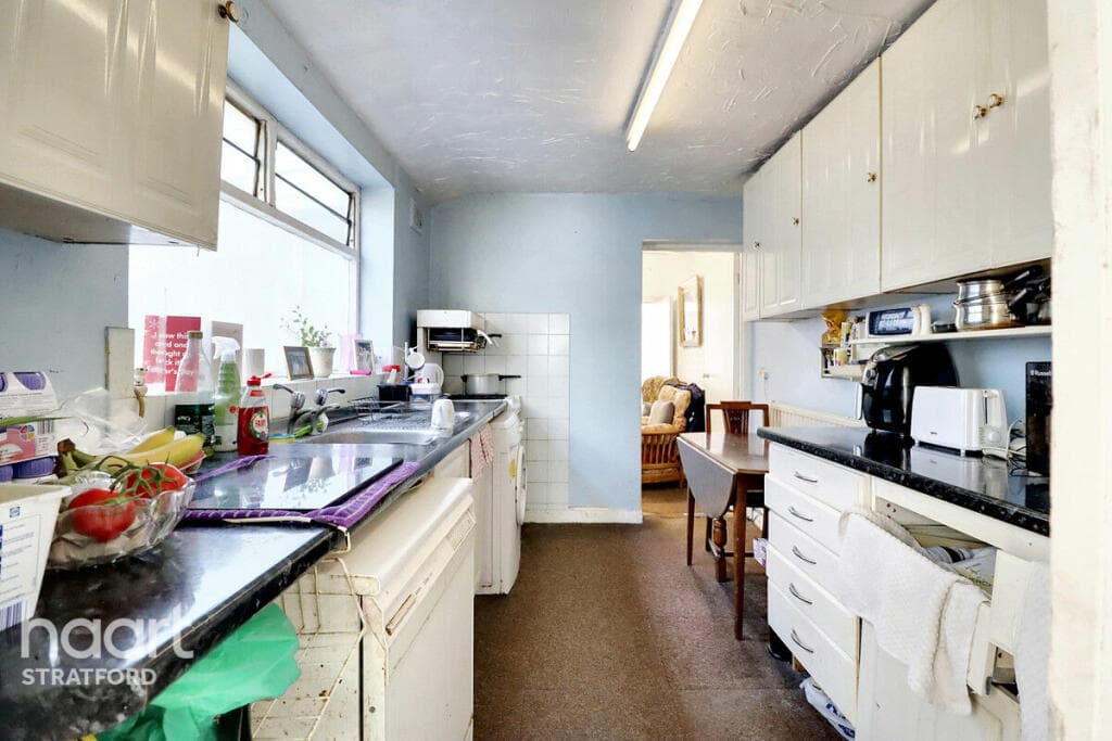 Blenheim Road, Stratford - Image 6