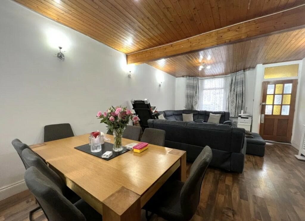 Jedburgh Road, London, E13 - Image 4