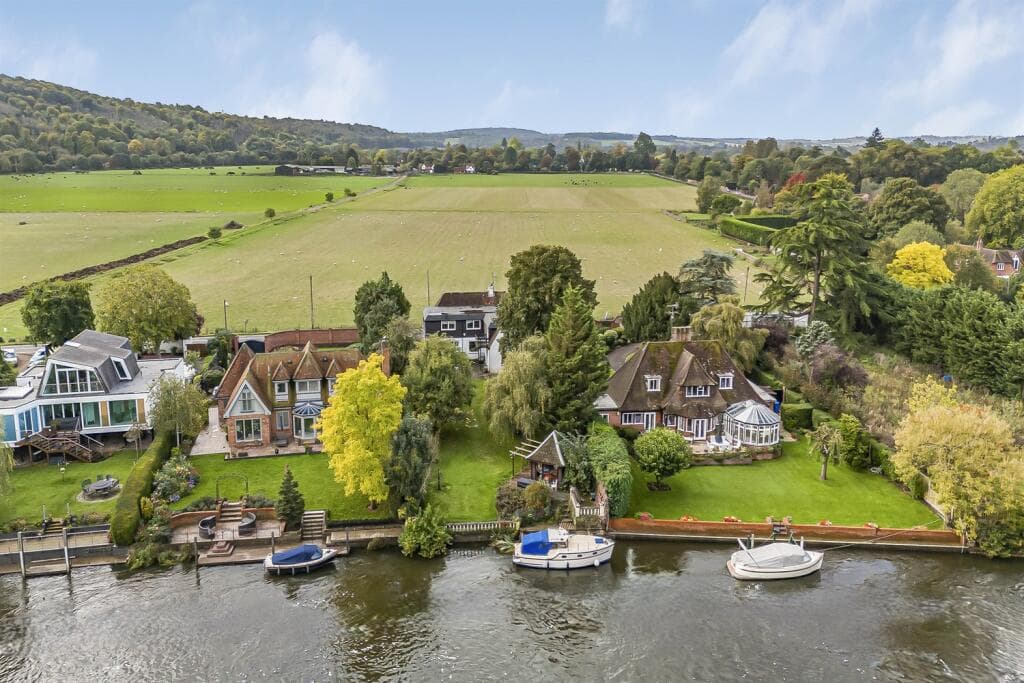 Quarrywood Road, Marlow - Image 1