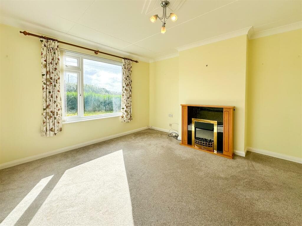 Bungalow with Large Garden, Porthleven - Image 11