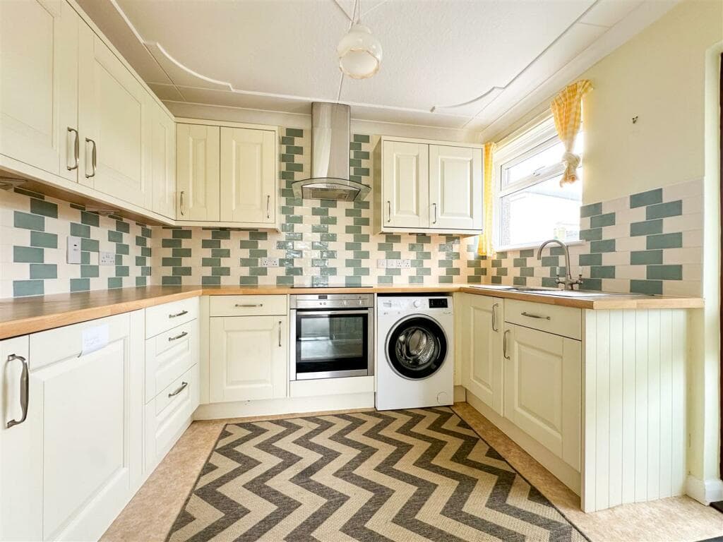 Bungalow with Large Garden, Porthleven - Image 4