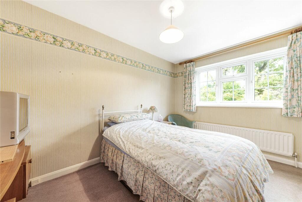 Oakfield Lane, Keston, BR2 - Image 11