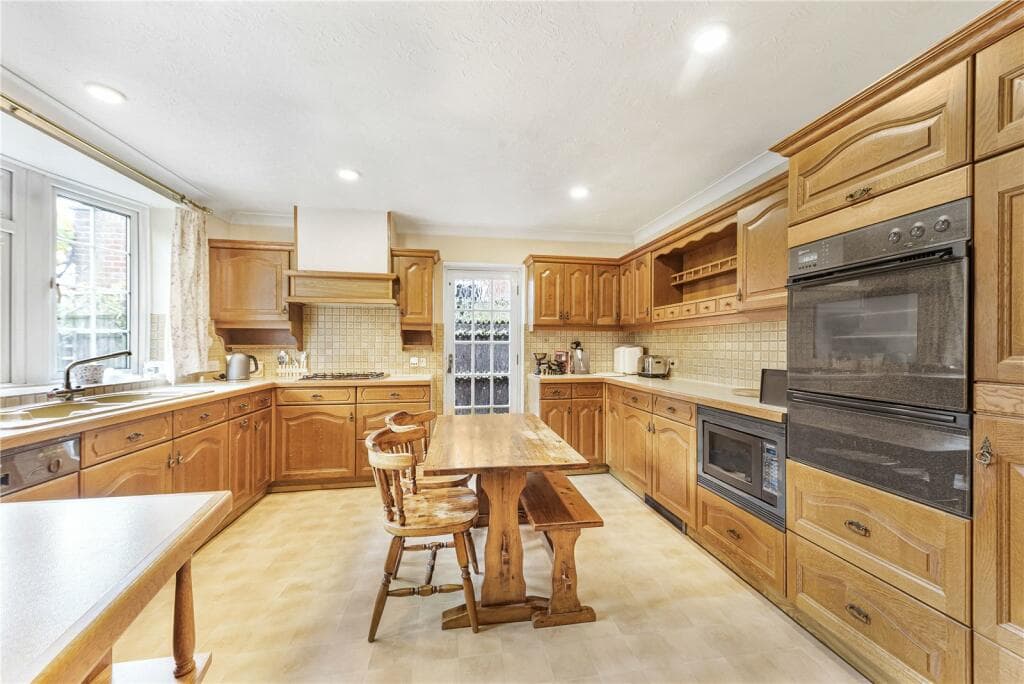 Oakfield Lane, Keston, BR2 - Image 2