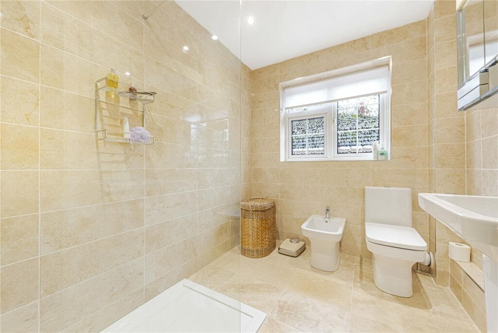 Oakfield Lane, Keston, BR2 - Image 8
