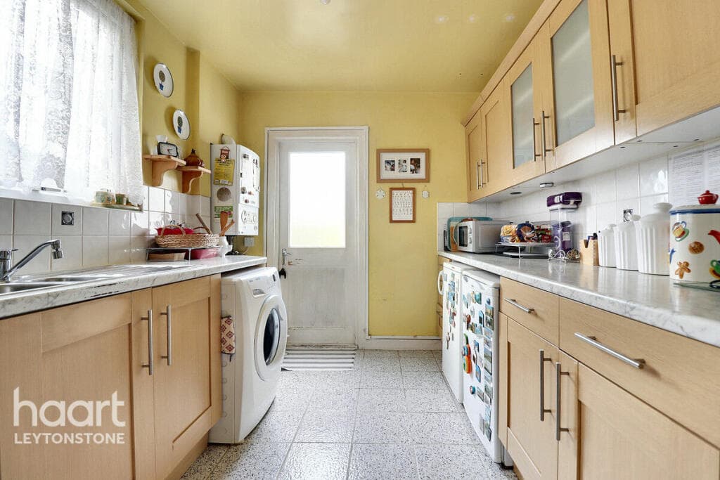 Dunedin Road, London - Image 5