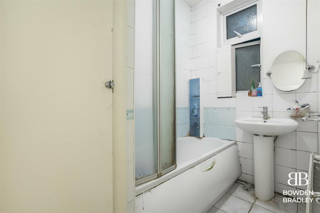Huxley Drive, Chadwell Heath - Image 11