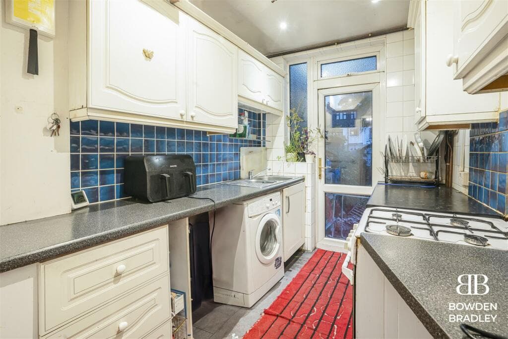 Huxley Drive, Chadwell Heath - Image 5