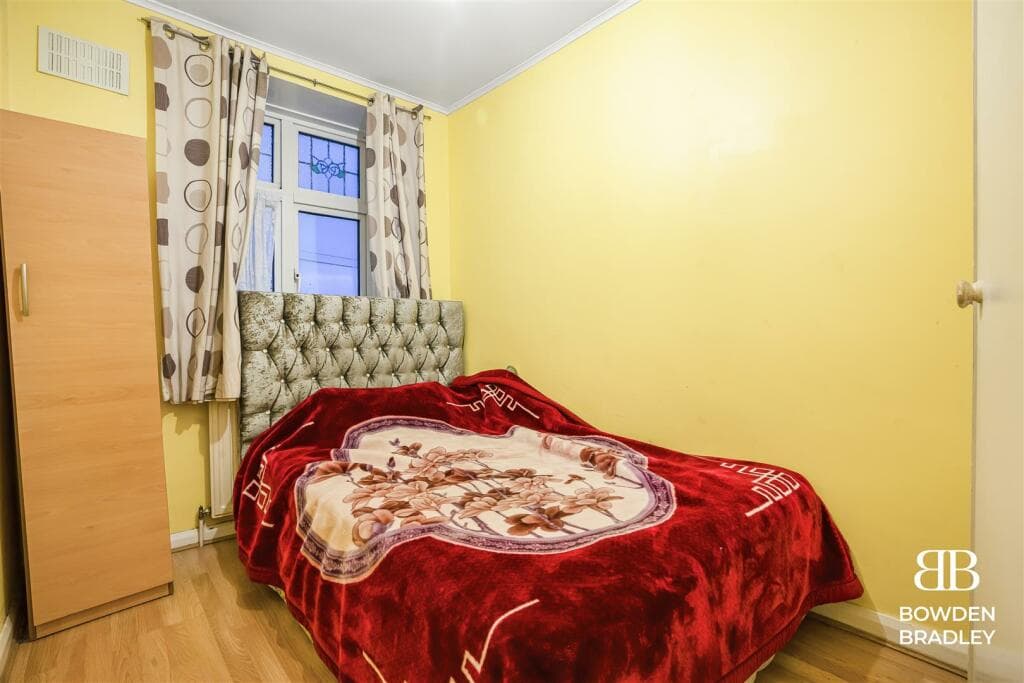 Huxley Drive, Chadwell Heath - Image 6