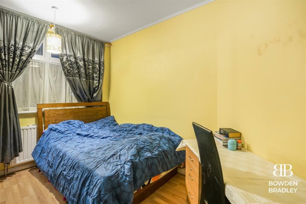 Huxley Drive, Chadwell Heath - Image 7