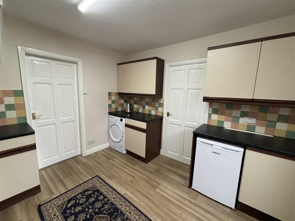 Broadley Crescent, Louth, LN11 - Image 1