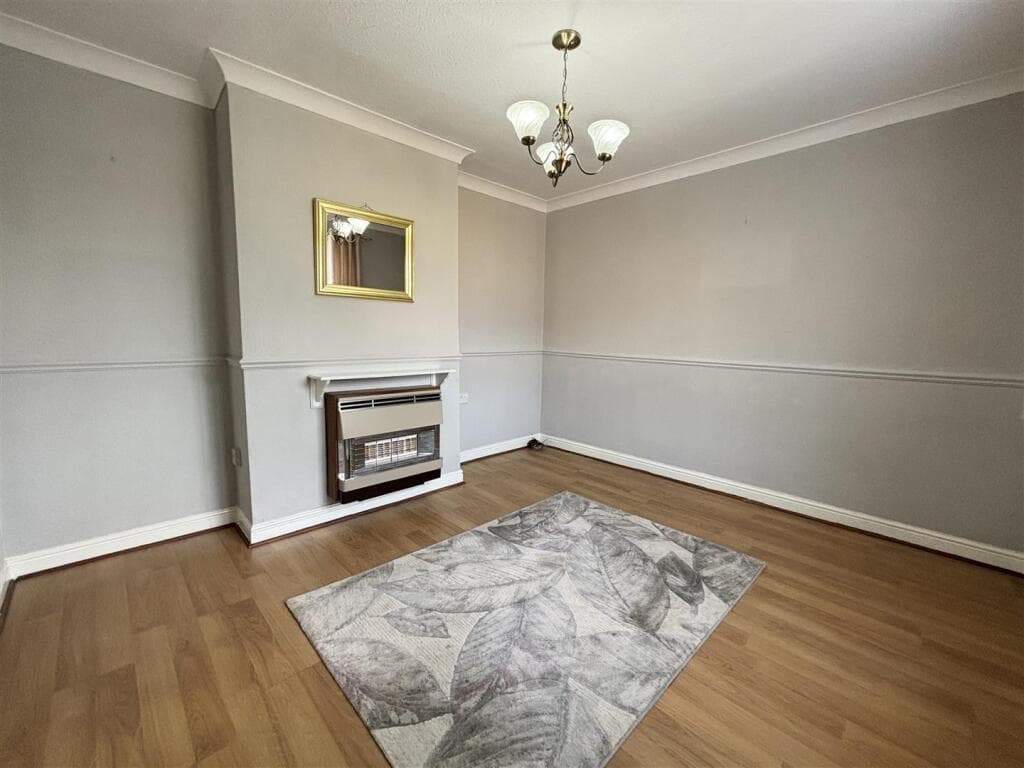 Broadley Crescent, Louth, LN11 - Image 2