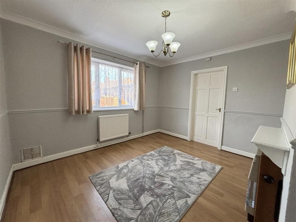 Broadley Crescent, Louth, LN11 - Image 3