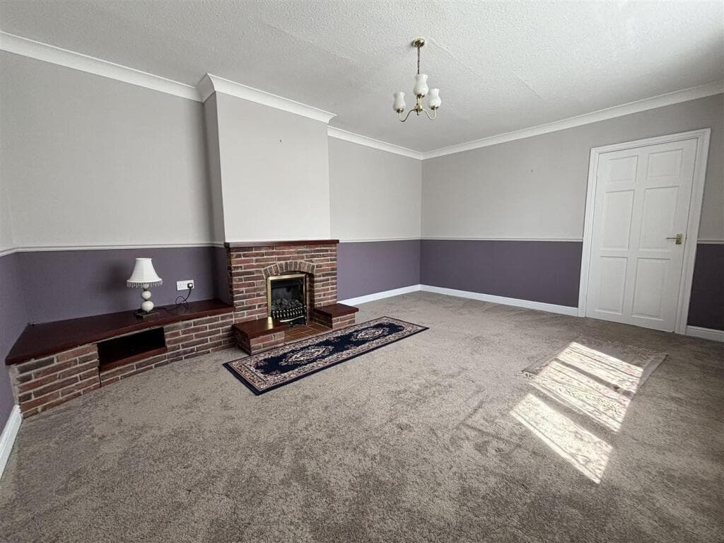 Broadley Crescent, Louth, LN11 - Image 4