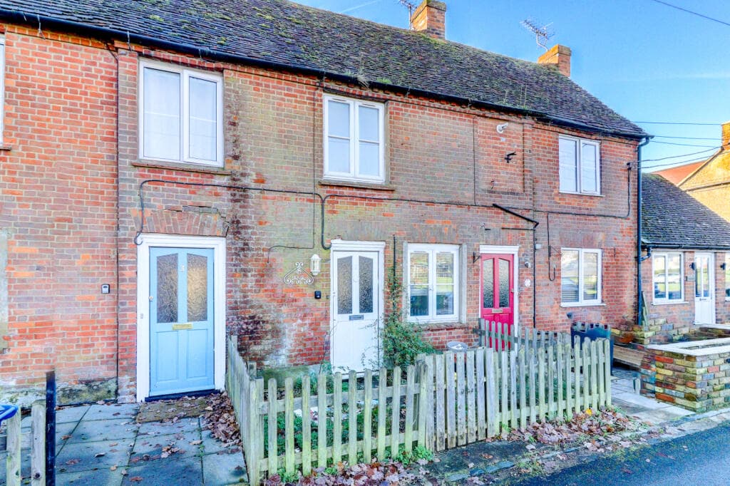 The Common, Stokenchurch, High Wycombe, Buckinghamshire, HP14 - Image 1