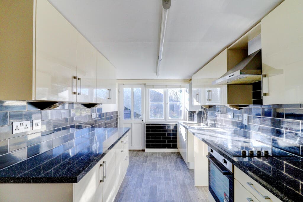 The Common, Stokenchurch, High Wycombe, Buckinghamshire, HP14 - Image 3