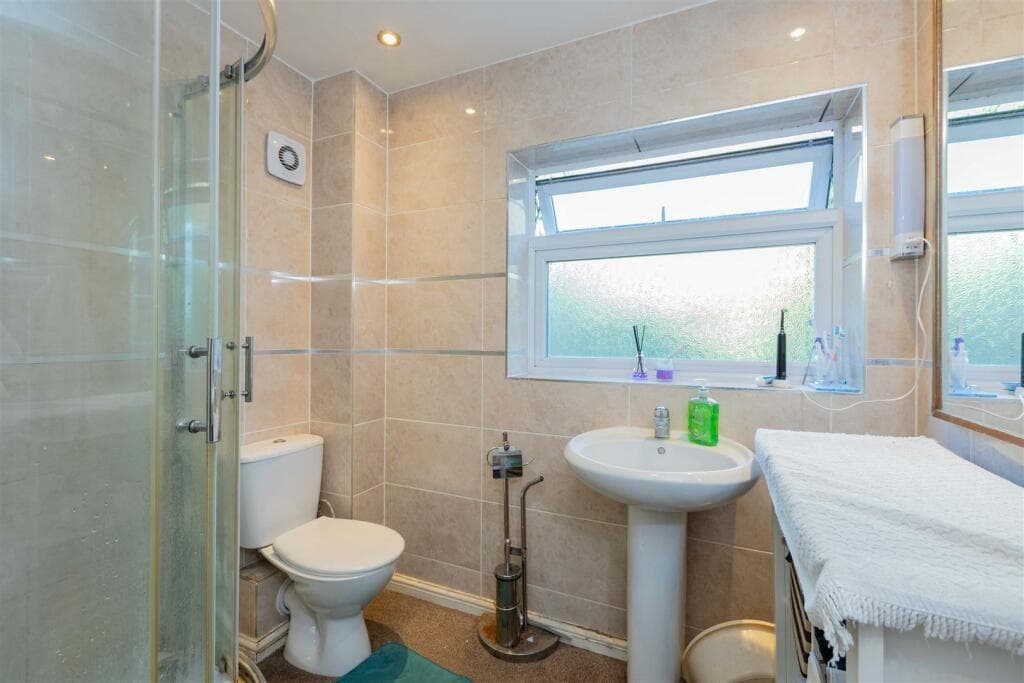 Wootton Way, Maidenhead - Image 11