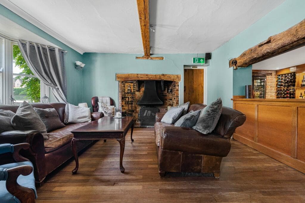 Long Crendon, Buckinghamshire - Image 2