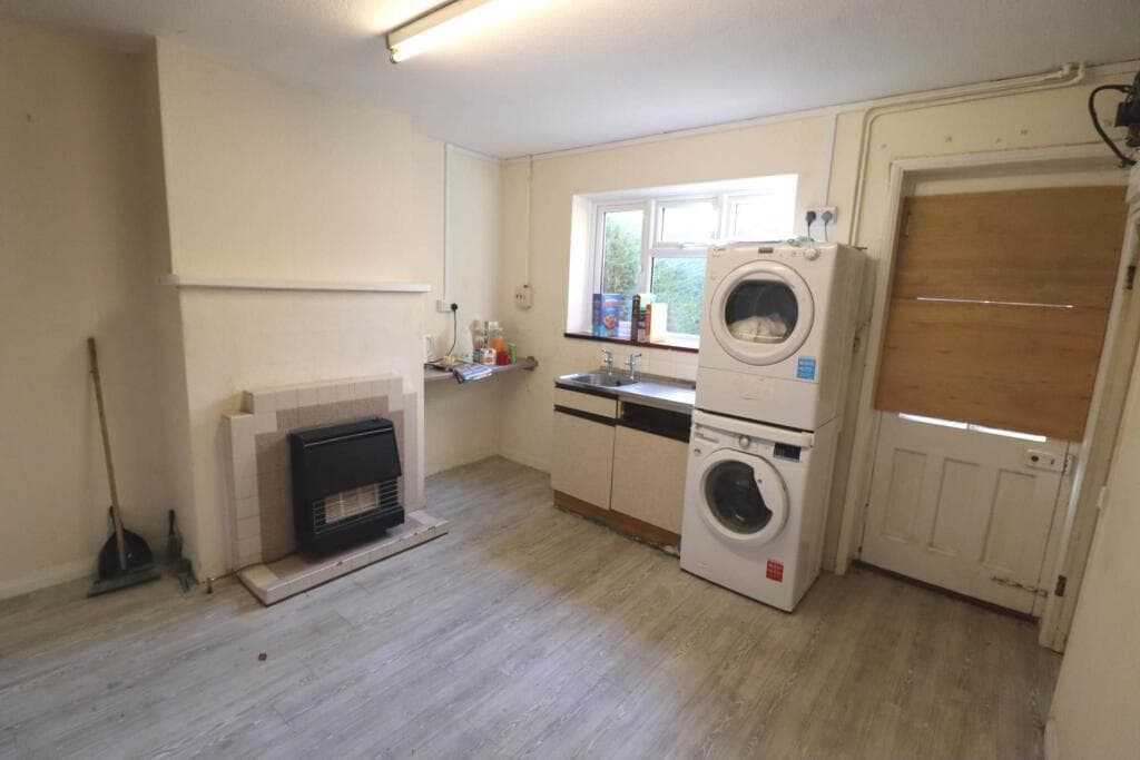 Jubilee Road Downley - Image 4