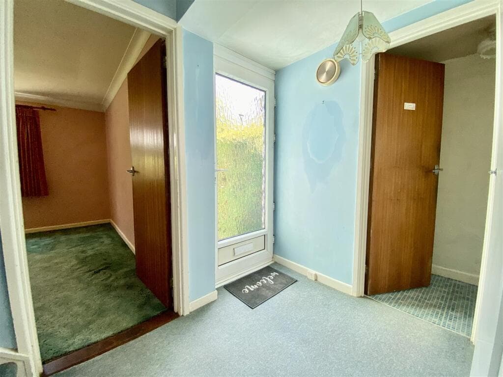 Link detached family home with great potential, Porthleven - Image 10