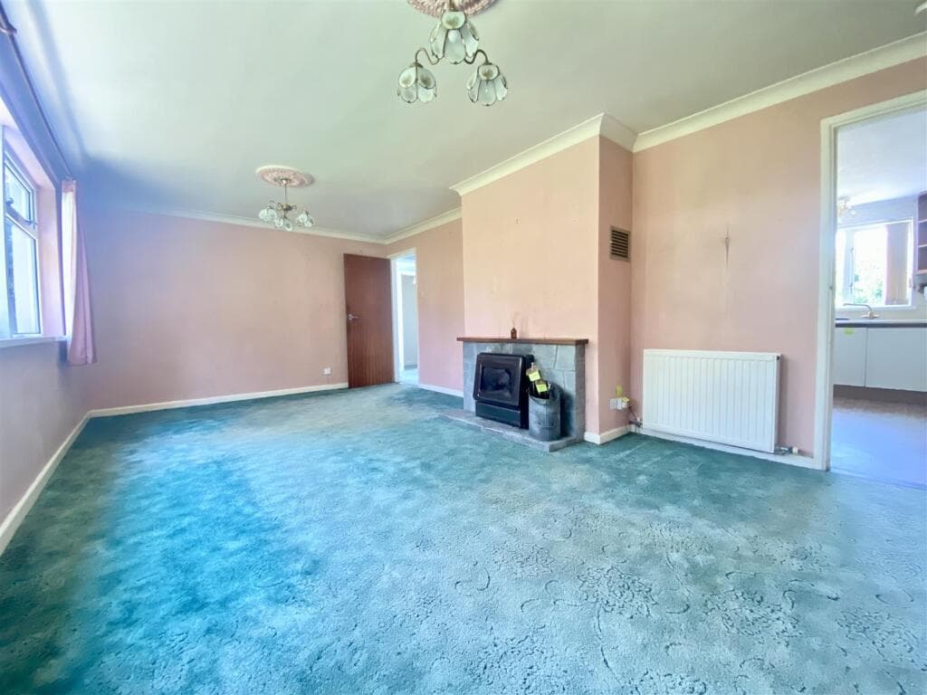 Link detached family home with great potential, Porthleven - Image 3