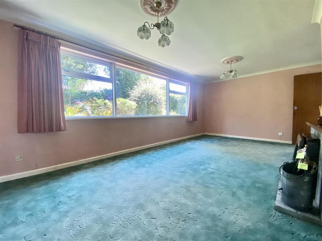 Link detached family home with great potential, Porthleven - Image 5