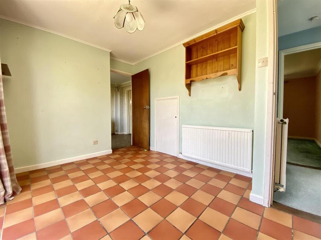 Link detached family home with great potential, Porthleven - Image 7