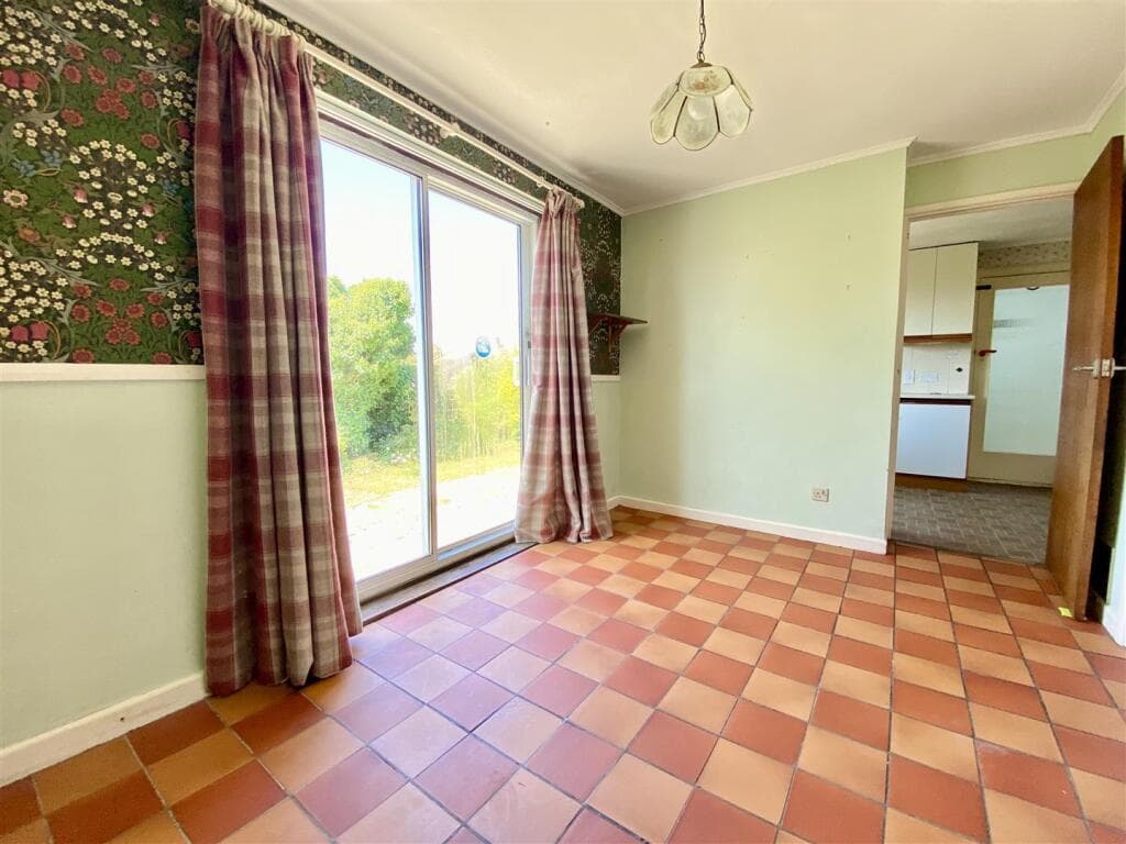 Link detached family home with great potential, Porthleven - Image 8