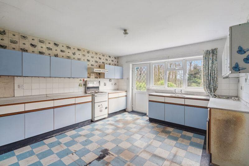 Cadmore End - Image 6